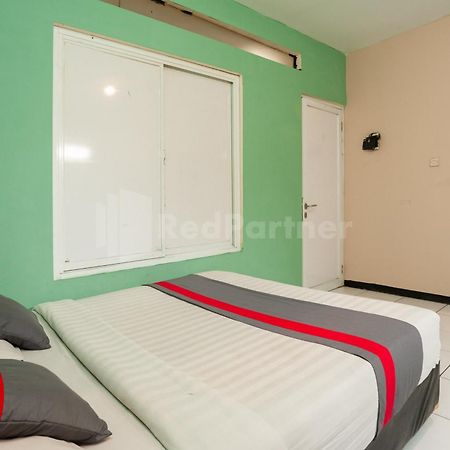 J&B Rooms Pramuka Jakarta Mitra Reddoorz Экстерьер фото
