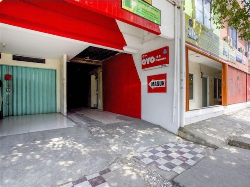 J&B Rooms Pramuka Jakarta Mitra Reddoorz Экстерьер фото