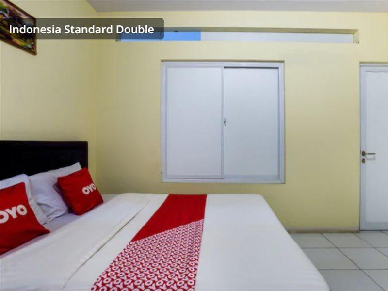 J&B Rooms Pramuka Jakarta Mitra Reddoorz Экстерьер фото