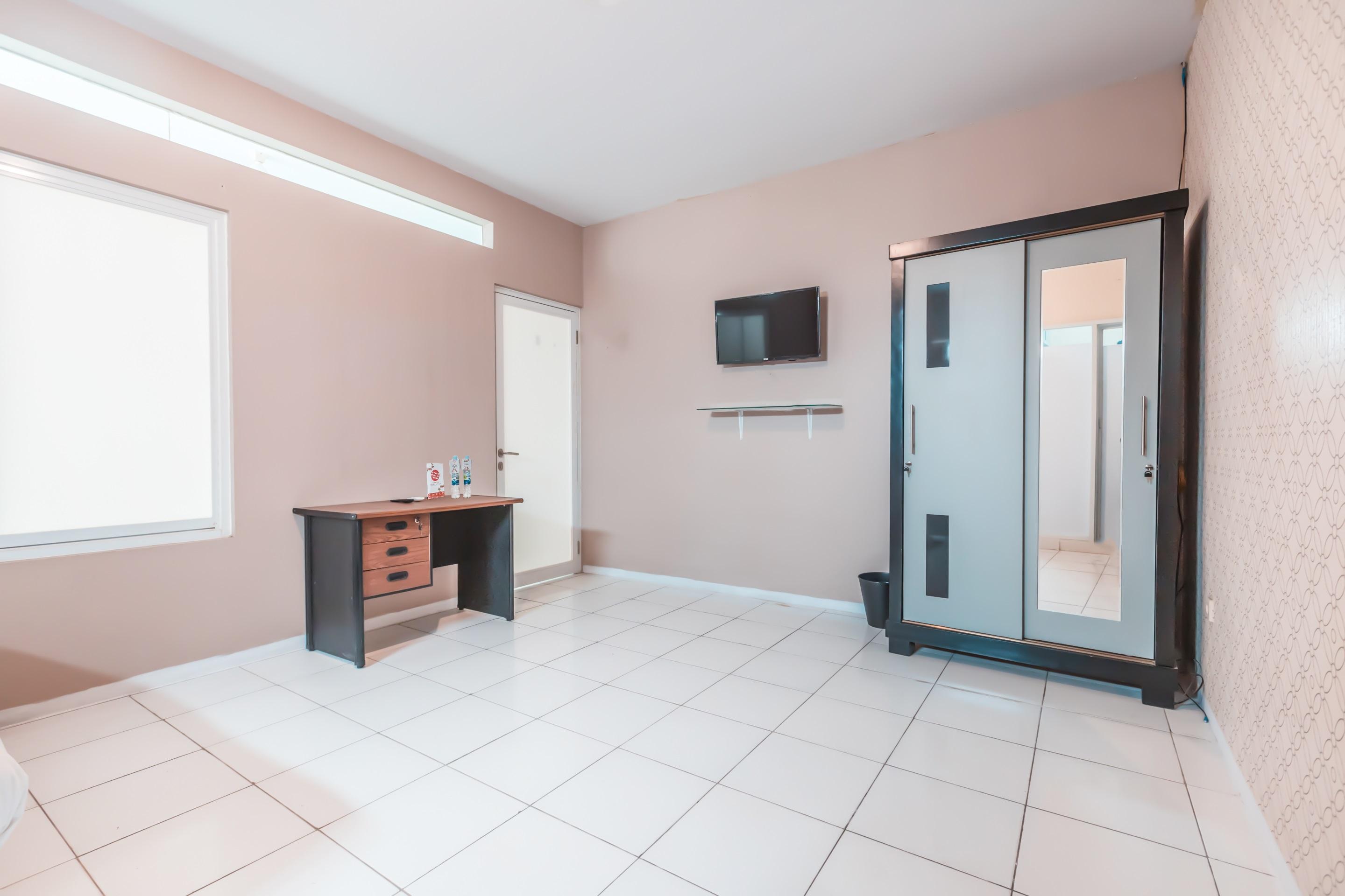 J&B Rooms Pramuka Jakarta Mitra Reddoorz Экстерьер фото
