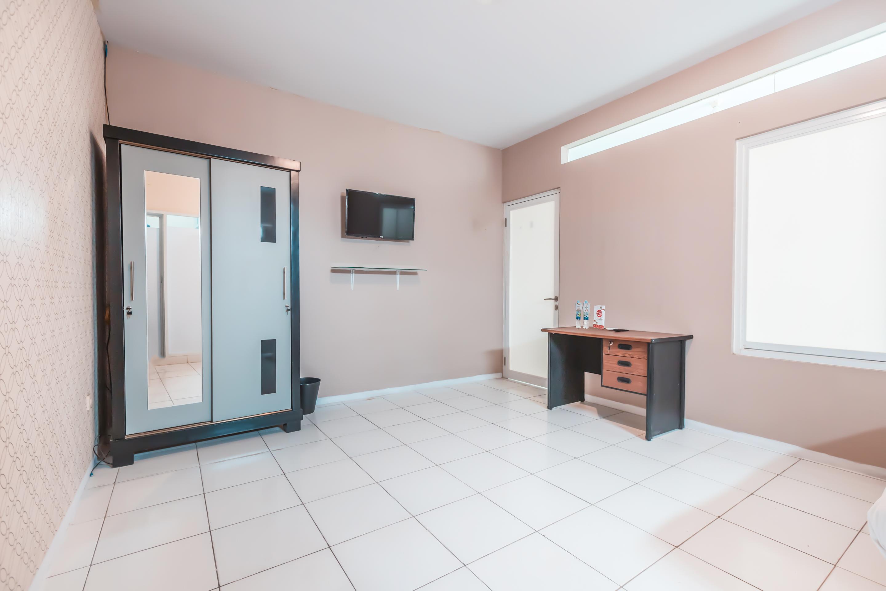 J&B Rooms Pramuka Jakarta Mitra Reddoorz Экстерьер фото