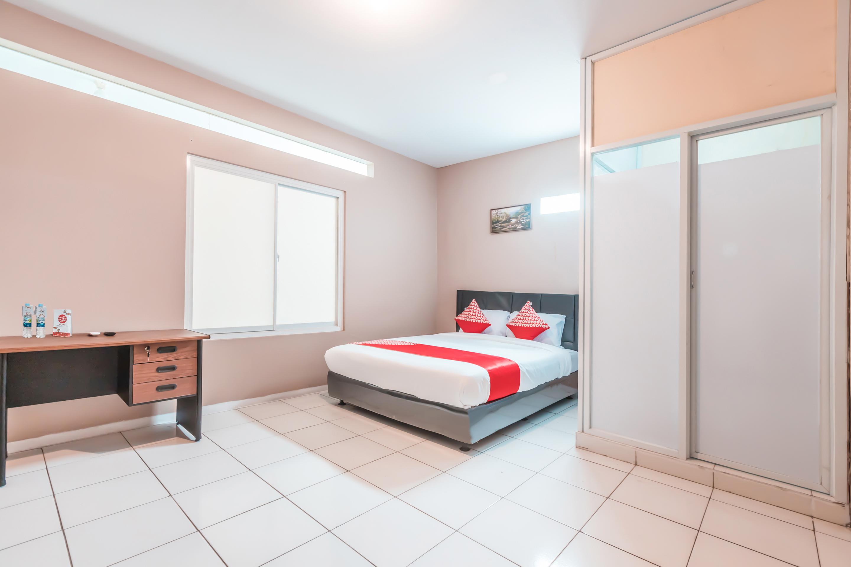 J&B Rooms Pramuka Jakarta Mitra Reddoorz Экстерьер фото