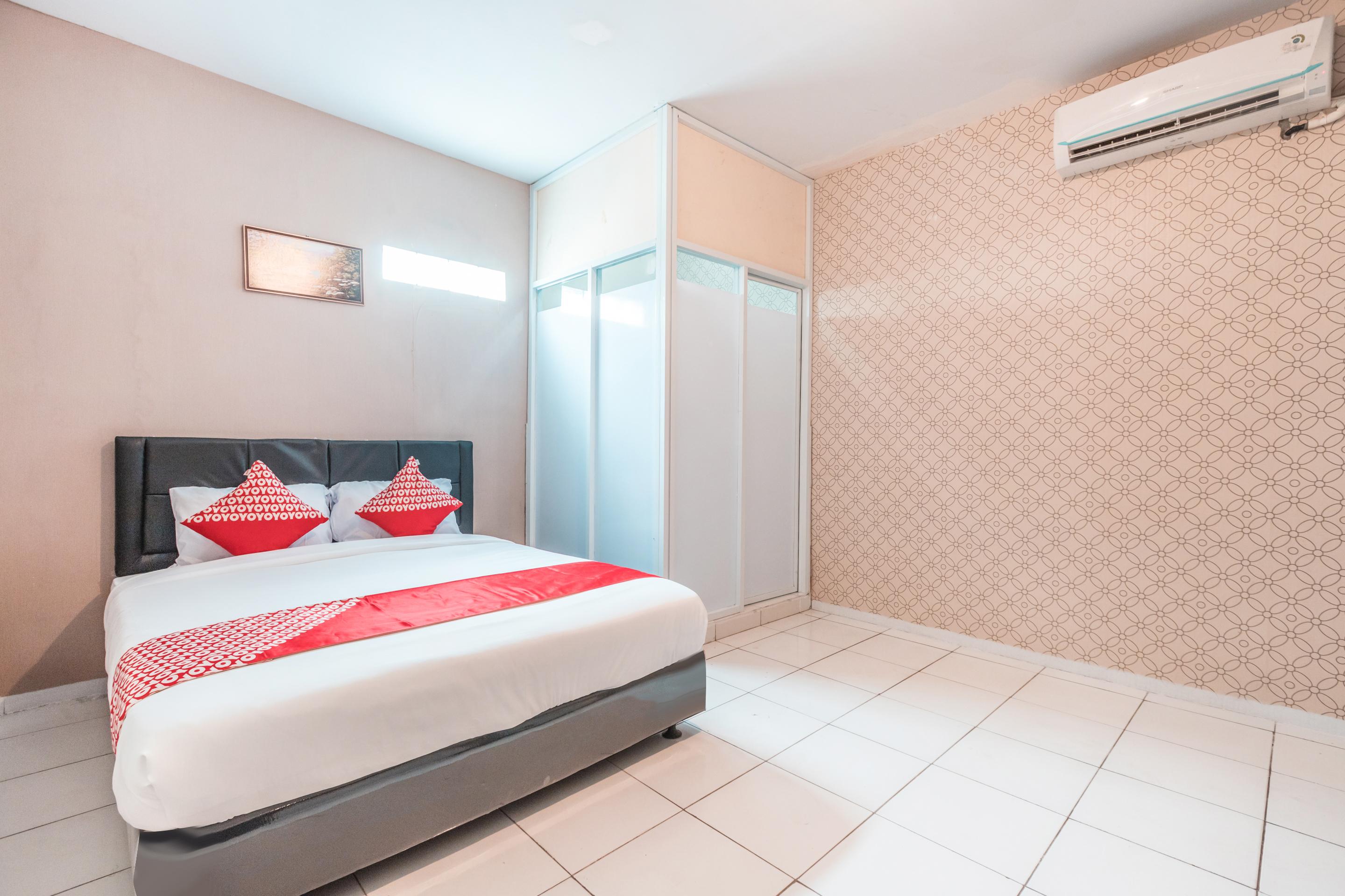 J&B Rooms Pramuka Jakarta Mitra Reddoorz Экстерьер фото
