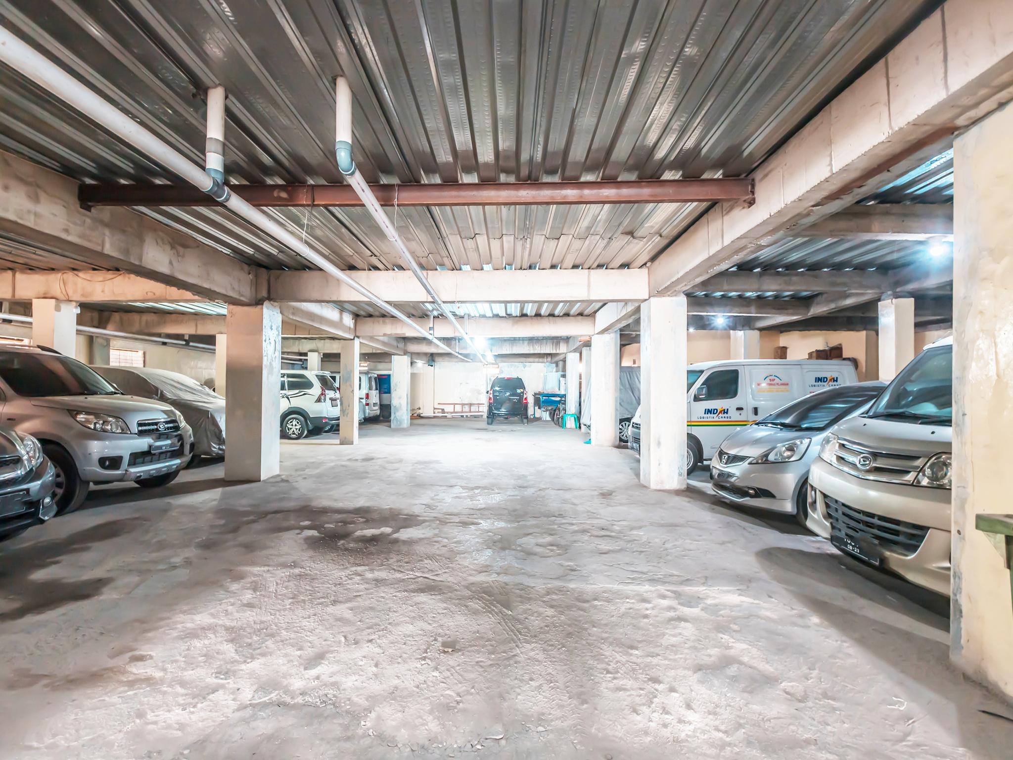 J&B Rooms Pramuka Jakarta Mitra Reddoorz Экстерьер фото