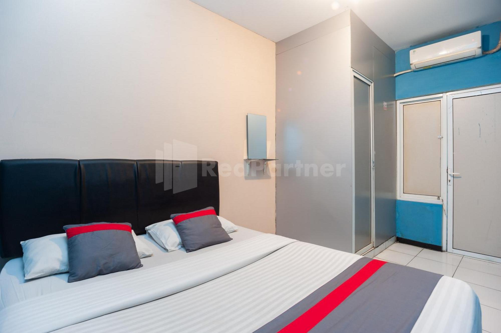 J&B Rooms Pramuka Jakarta Mitra Reddoorz Экстерьер фото