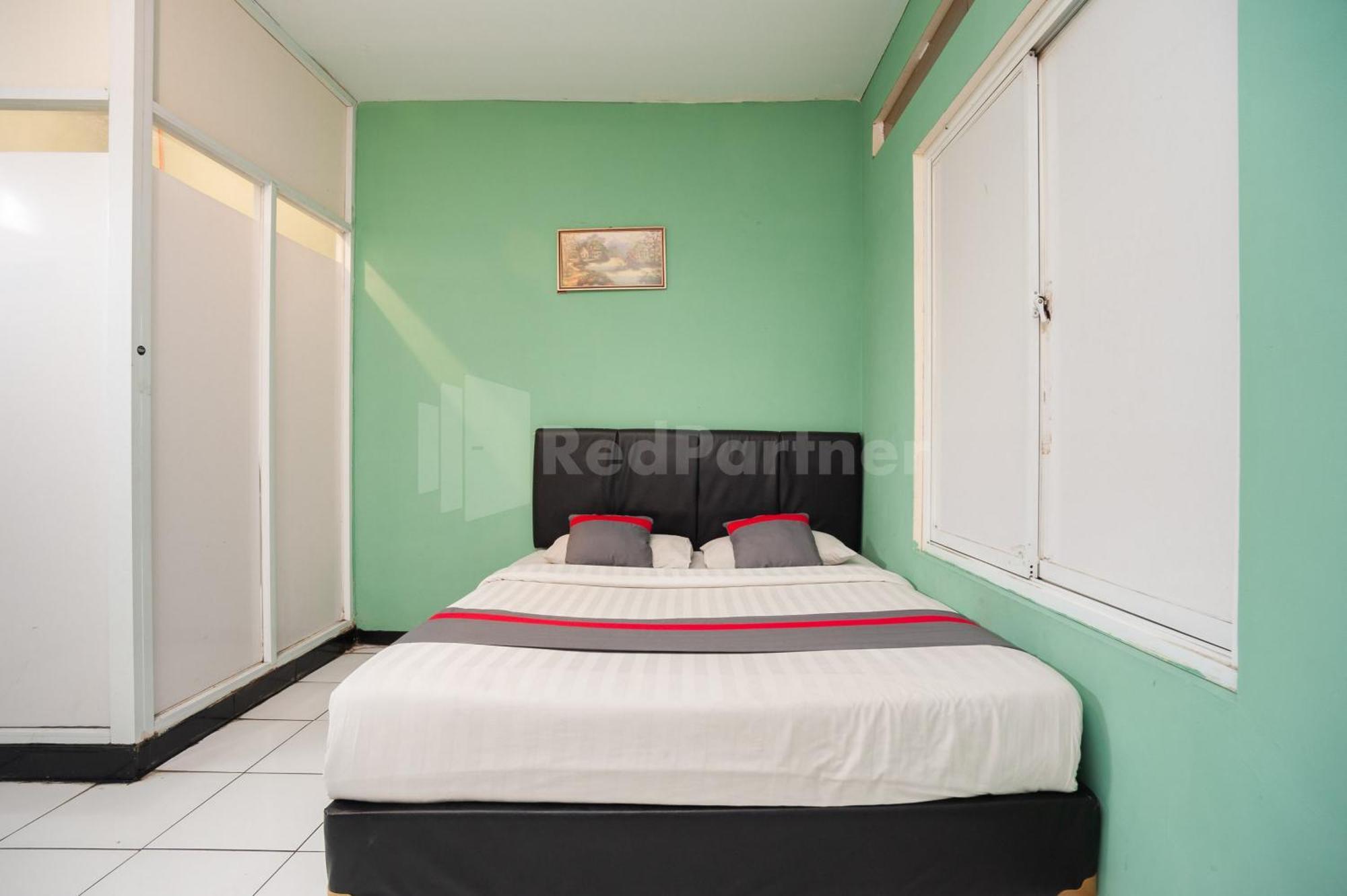 J&B Rooms Pramuka Jakarta Mitra Reddoorz Экстерьер фото