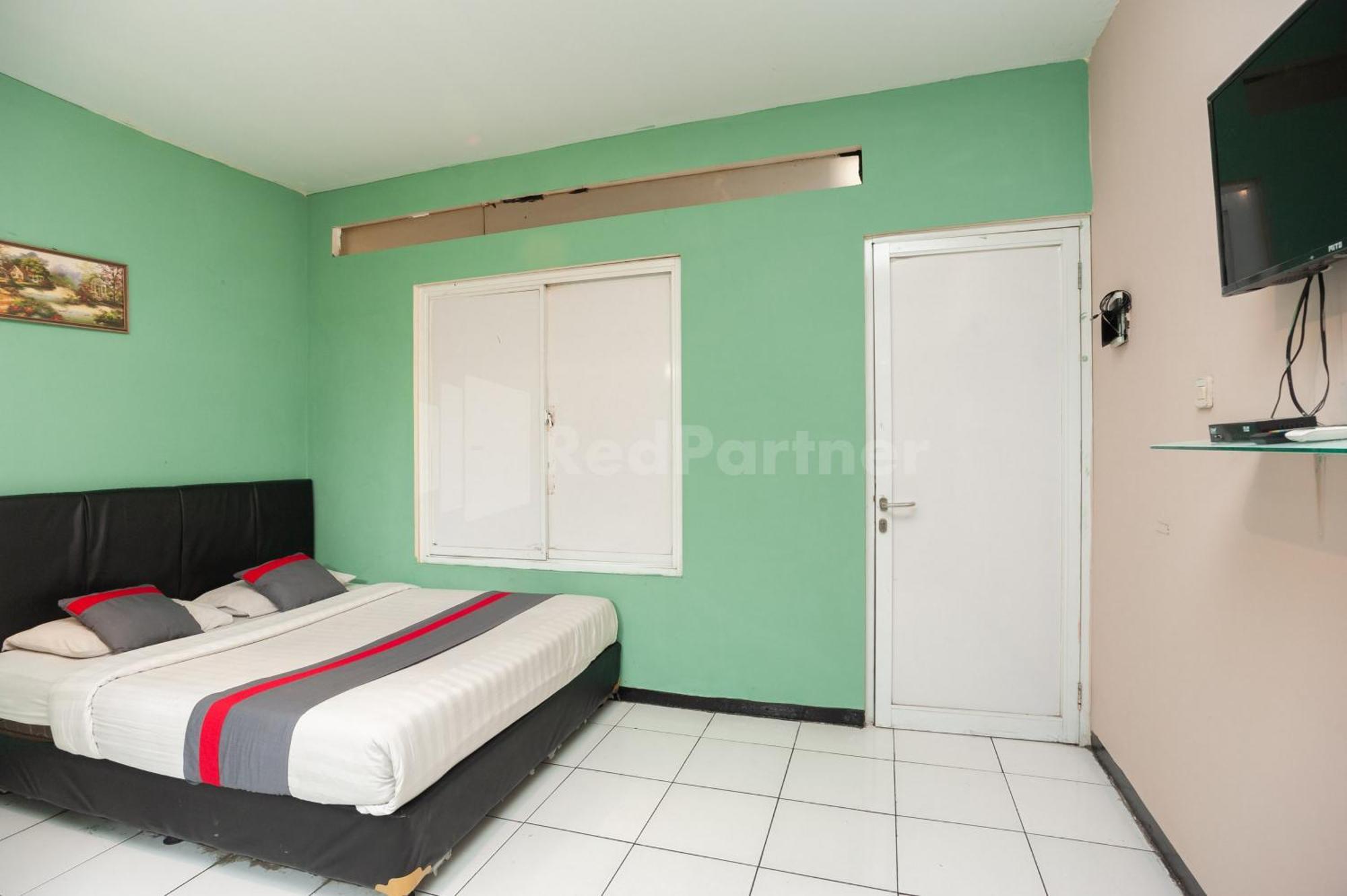 J&B Rooms Pramuka Jakarta Mitra Reddoorz Экстерьер фото