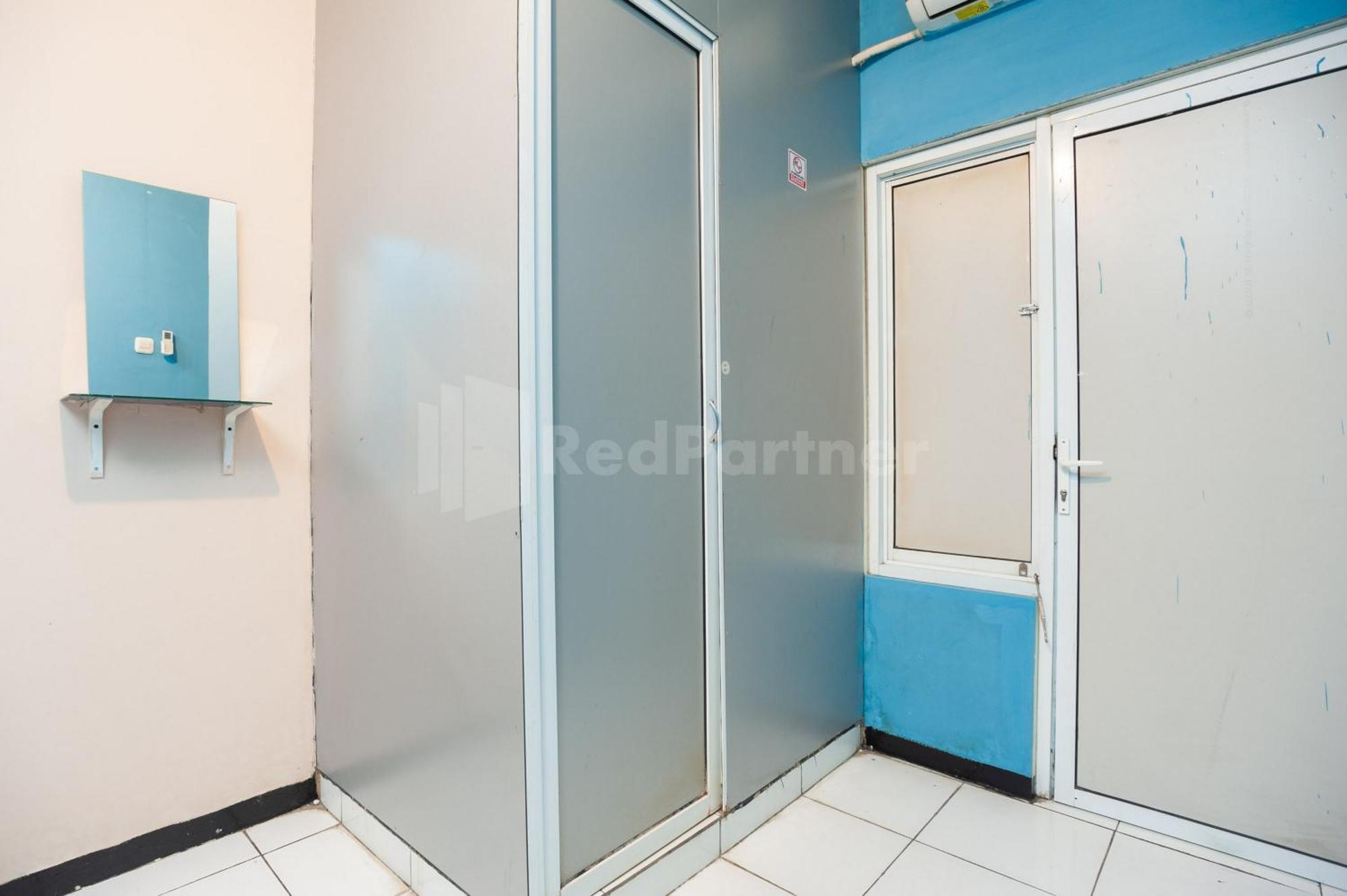 J&B Rooms Pramuka Jakarta Mitra Reddoorz Экстерьер фото