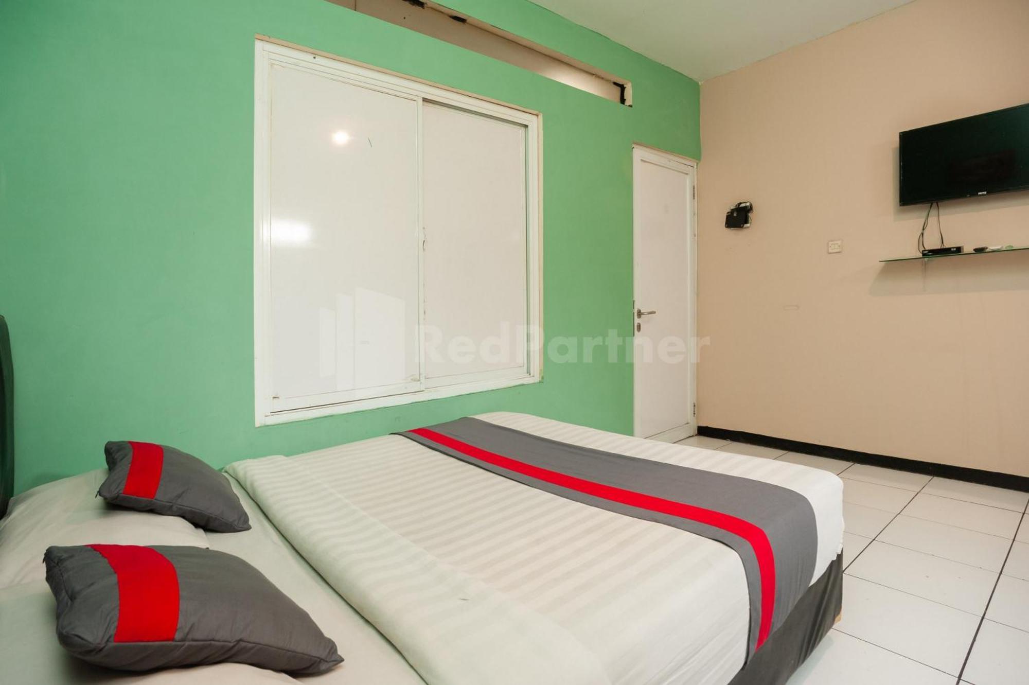 J&B Rooms Pramuka Jakarta Mitra Reddoorz Экстерьер фото