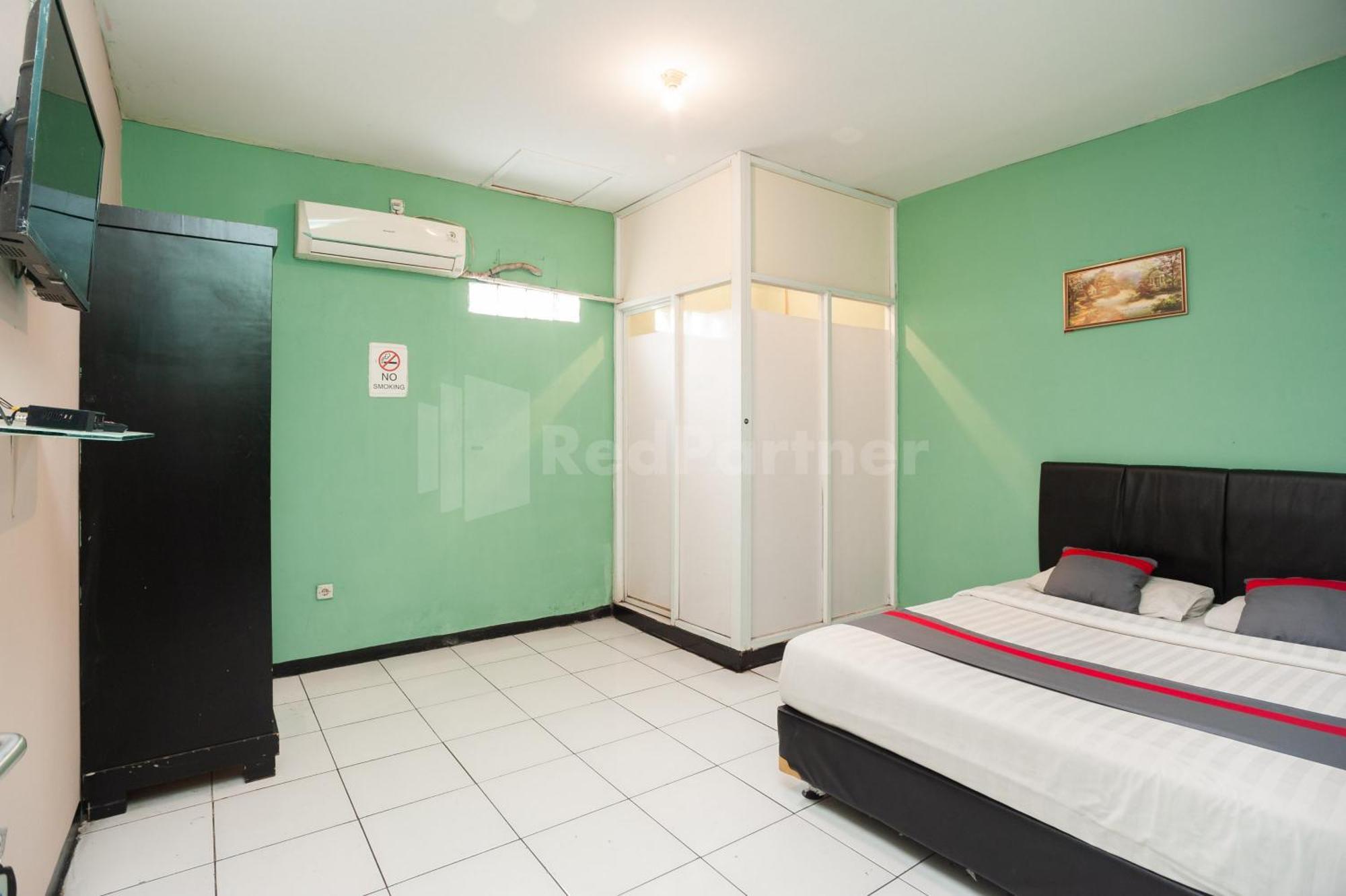 J&B Rooms Pramuka Jakarta Mitra Reddoorz Экстерьер фото