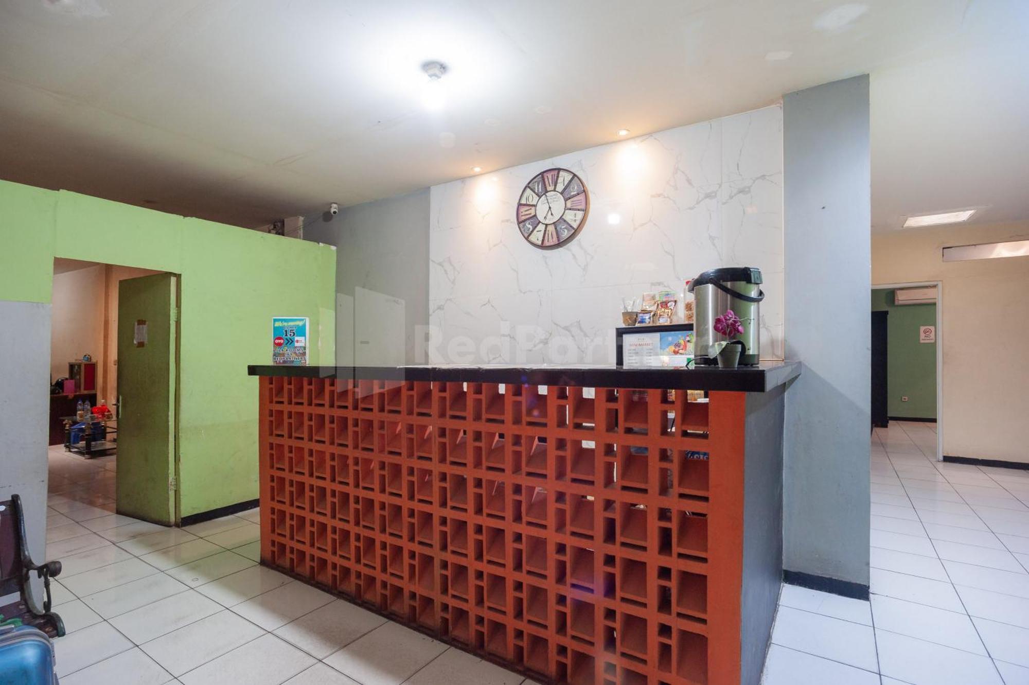 J&B Rooms Pramuka Jakarta Mitra Reddoorz Экстерьер фото